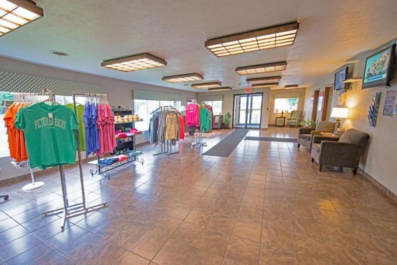 Boarders Inn & Suites by Cobblestone Hotels - Muni image