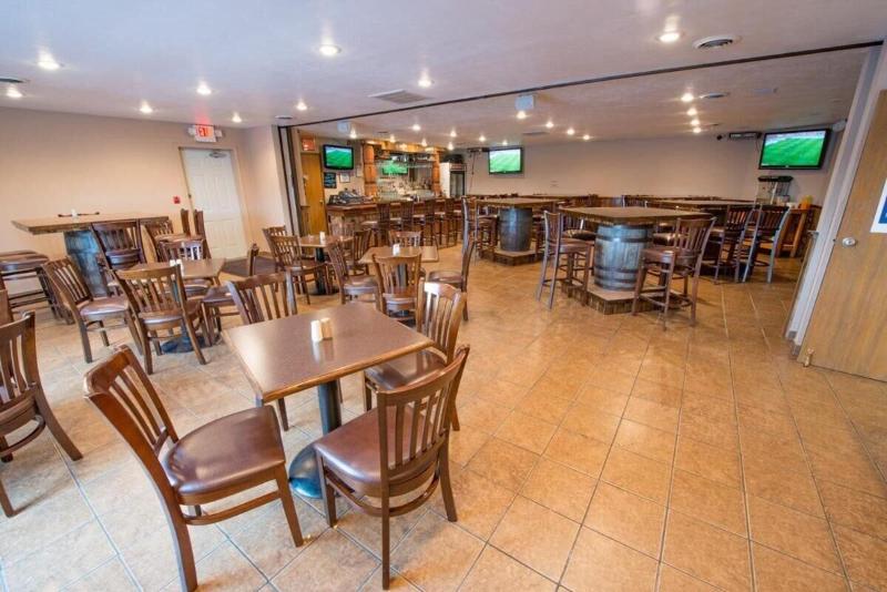 Boarders Inn & Suites by Cobblestone Hotels - Muni image