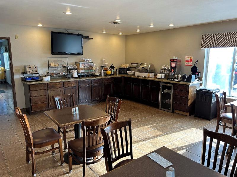 Boarders Inn & Suites by Cobblestone Hotels - Muni image