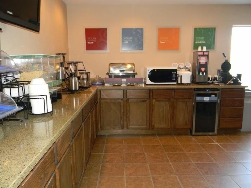 Boarders Inn & Suites by Cobblestone Hotels - Muni image