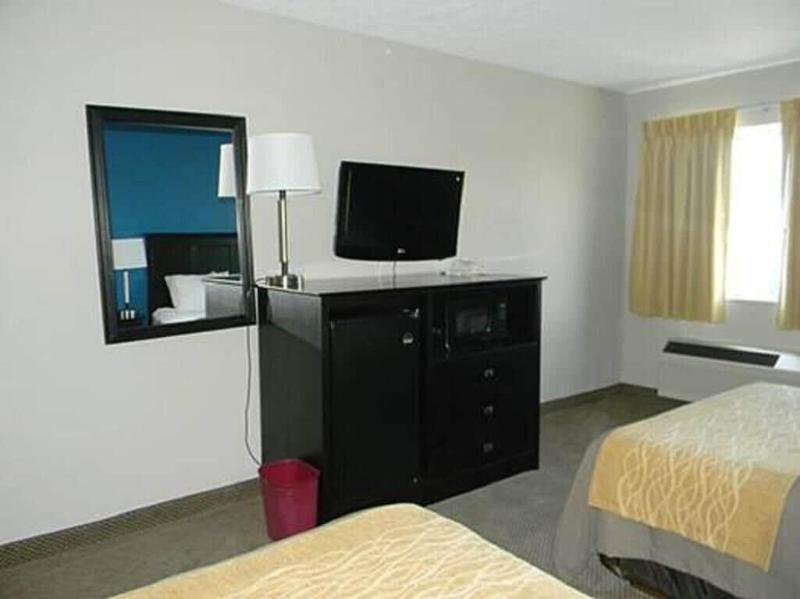 Boarders Inn & Suites by Cobblestone Hotels - Muni image