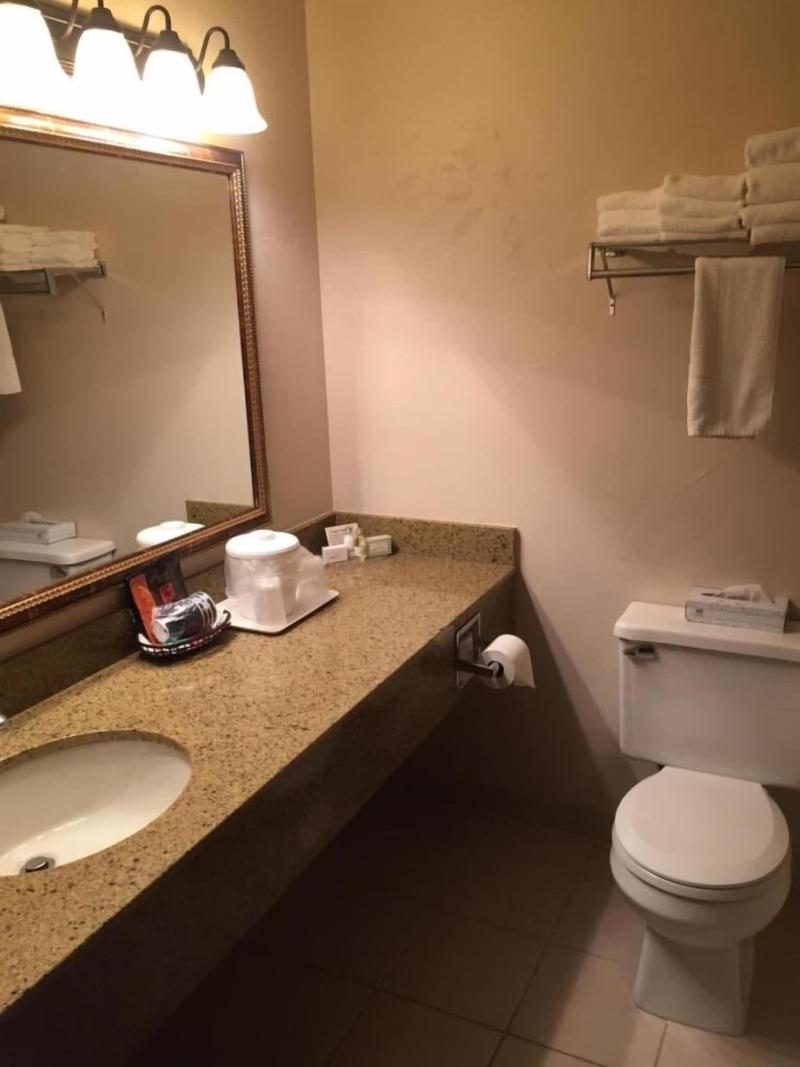 Boarders Inn & Suites by Cobblestone Hotels - Muni image
