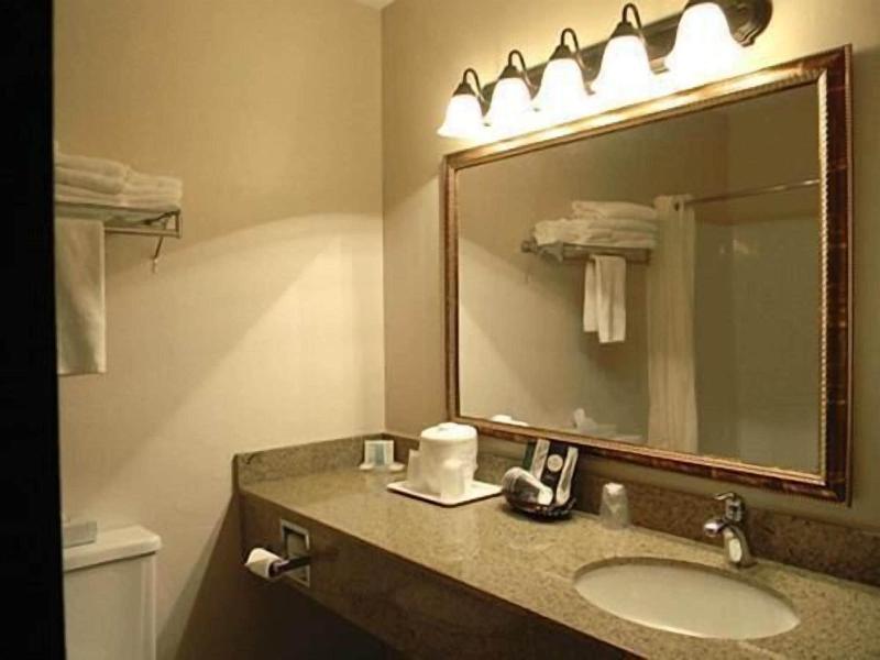 Boarders Inn & Suites by Cobblestone Hotels - Muni image