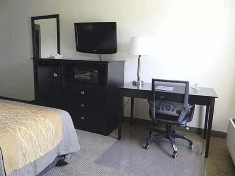 Boarders Inn & Suites by Cobblestone Hotels - Muni image