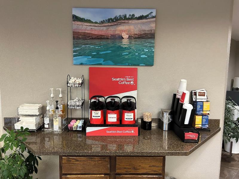 Boarders Inn & Suites by Cobblestone Hotels - Muni image