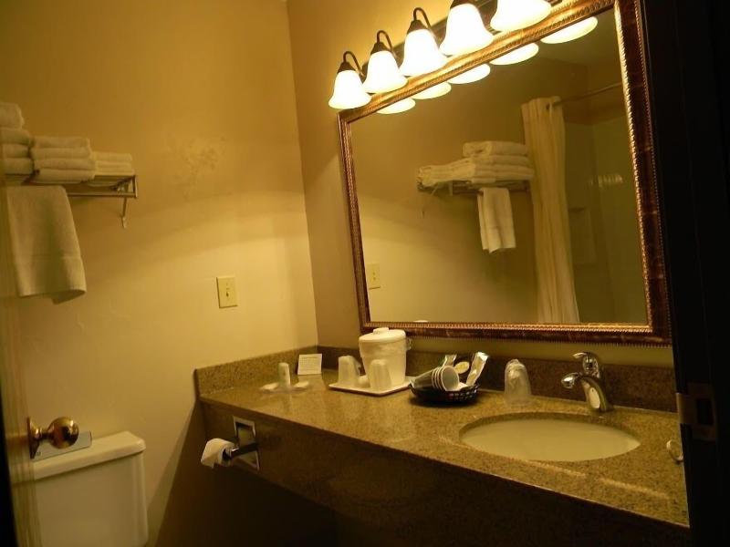 Boarders Inn & Suites by Cobblestone Hotels - Muni image