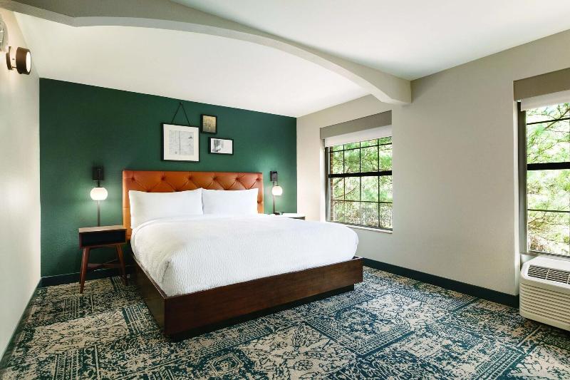 Four Points By Sheraton Raleigh Arena image