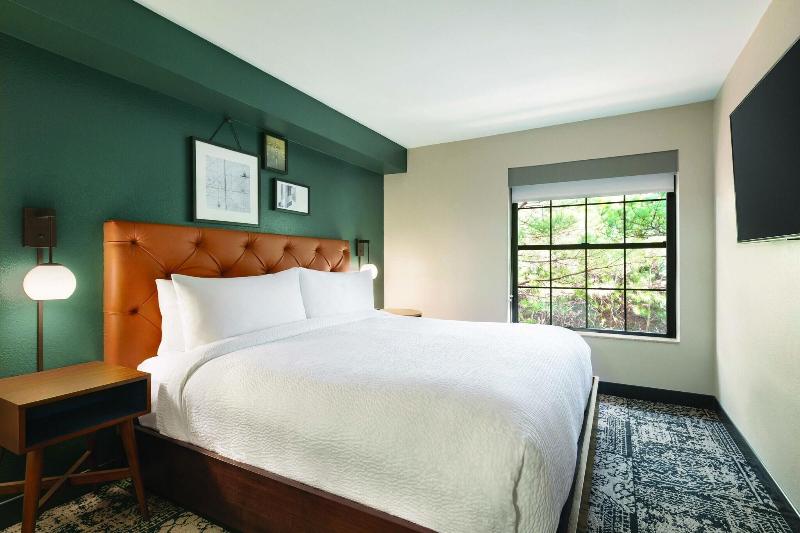 Four Points By Sheraton Raleigh Arena image