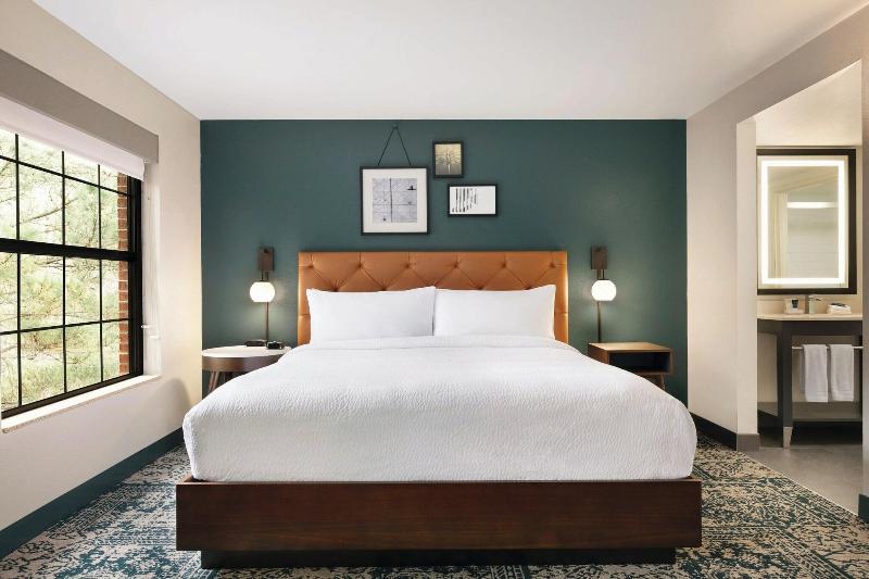 Four Points By Sheraton Raleigh Arena image