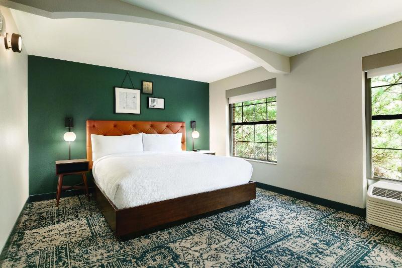 Four Points By Sheraton Raleigh Arena image