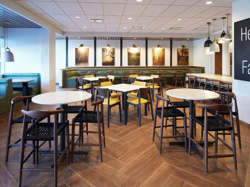 Fairfield Inn & Suites by Marriott Riverside Moren image