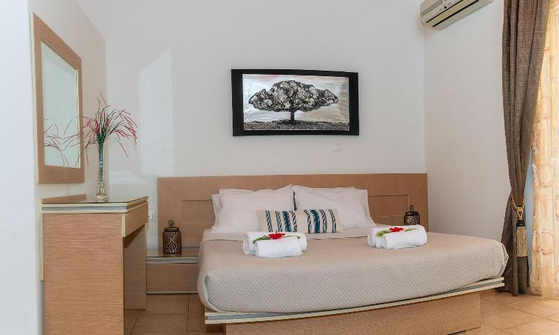 APARTMENT INNER