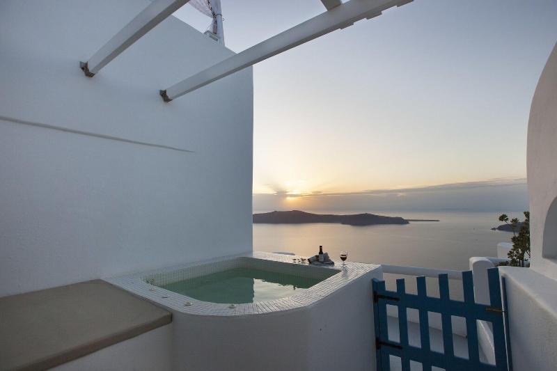 Abyssanto Suites & Spa image