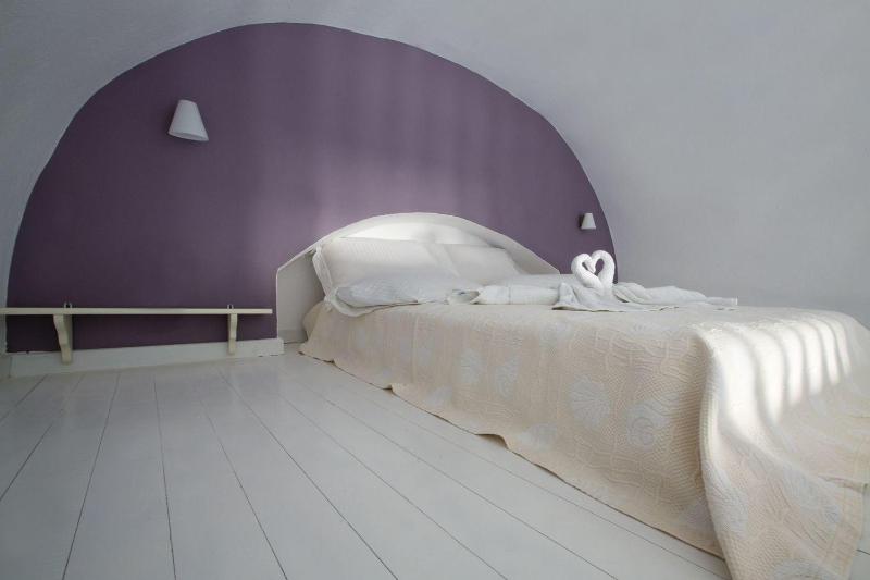 Abyssanto Suites & Spa image