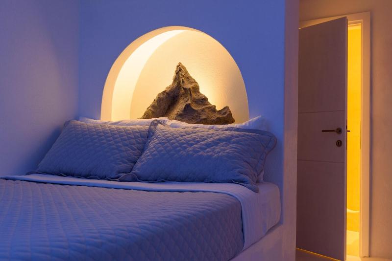 Abyssanto Suites & Spa image