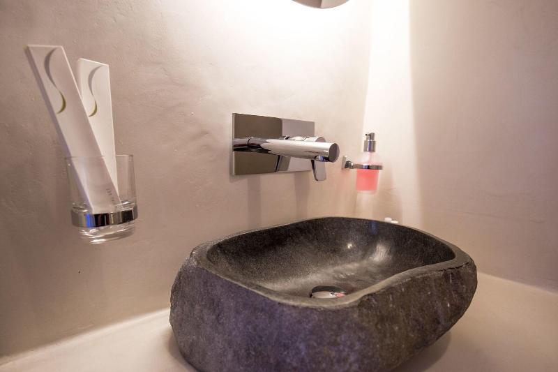 Abyssanto Suites & Spa image