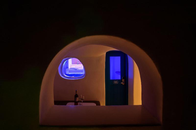 Abyssanto Suites & Spa image