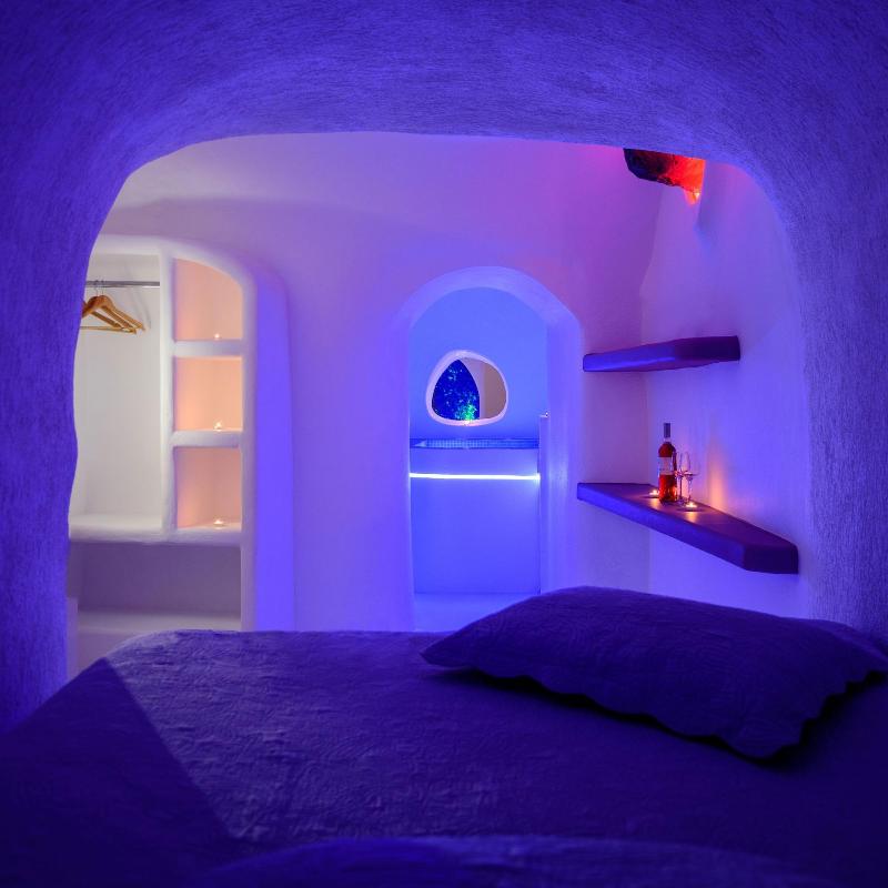 Abyssanto Suites & Spa image