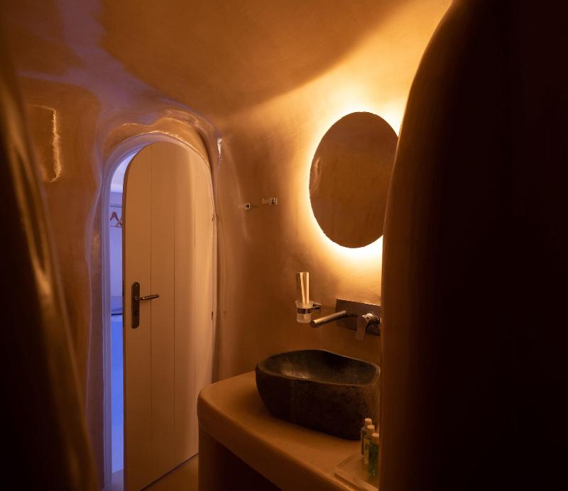 Abyssanto Suites & Spa image
