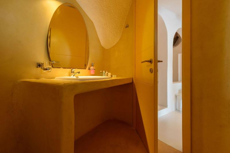 Abyssanto Suites & Spa image