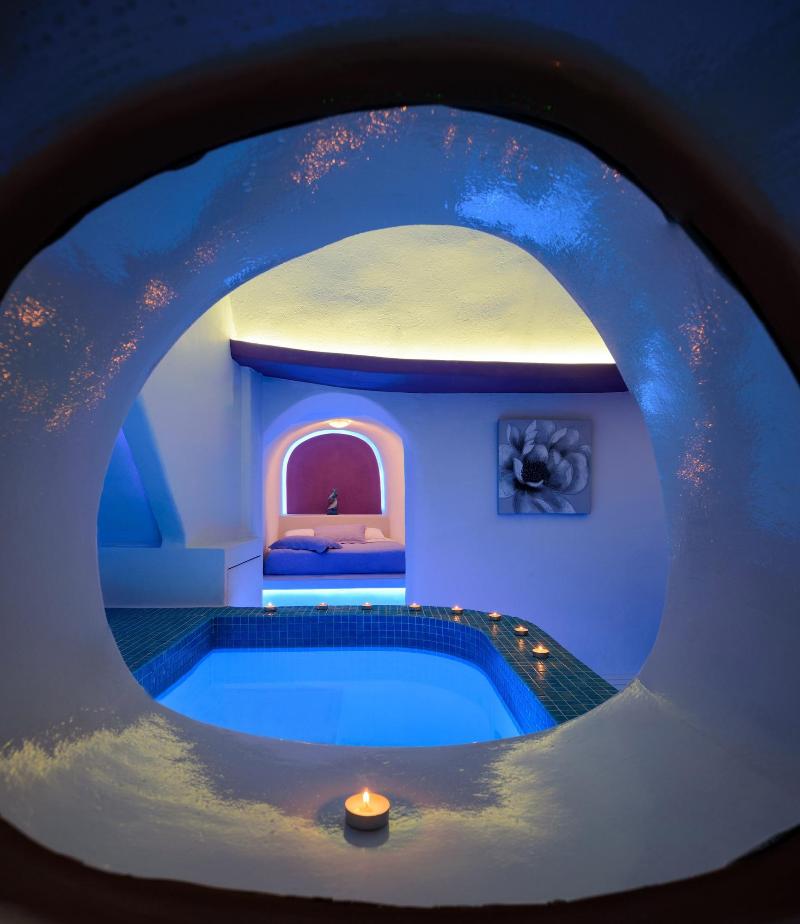 Abyssanto Suites & Spa image