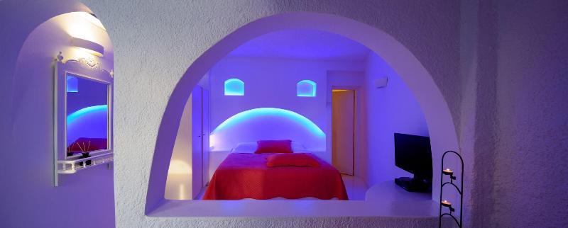 Abyssanto Suites & Spa image