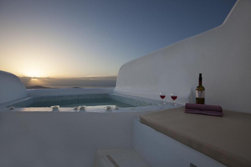 Abyssanto Suites & Spa image
