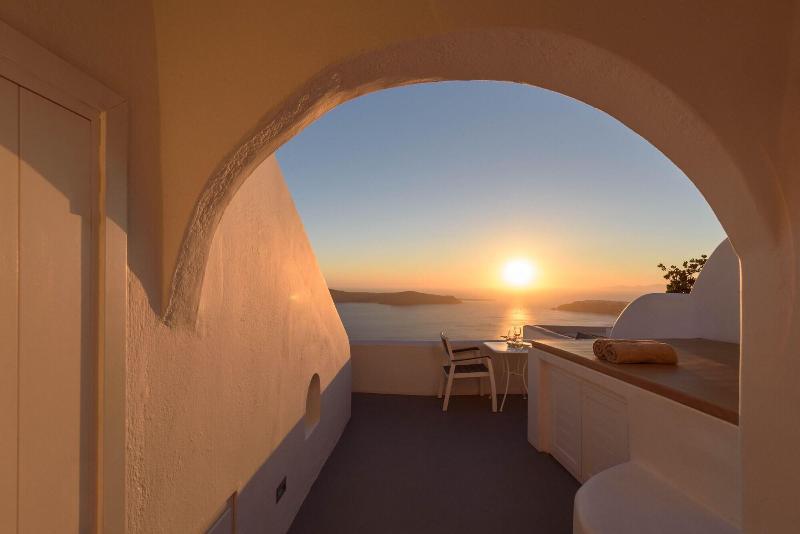 Abyssanto Suites & Spa image