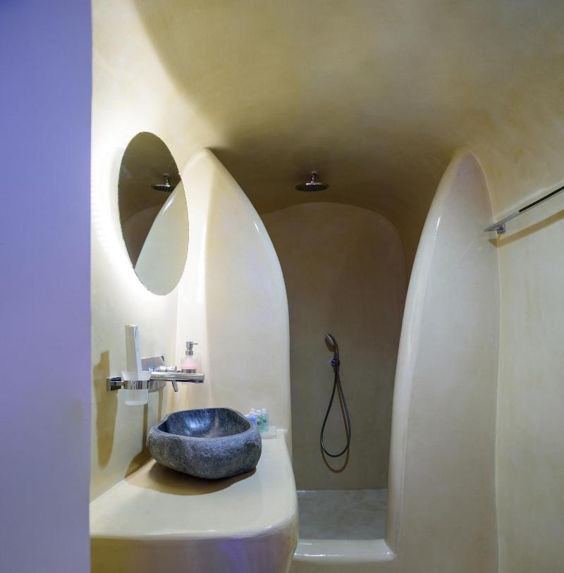 Abyssanto Suites & Spa image