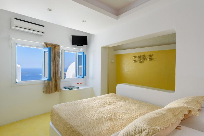 Abyssanto Suites & Spa image