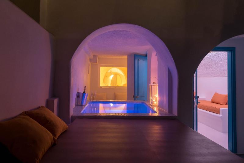 Abyssanto Suites & Spa image