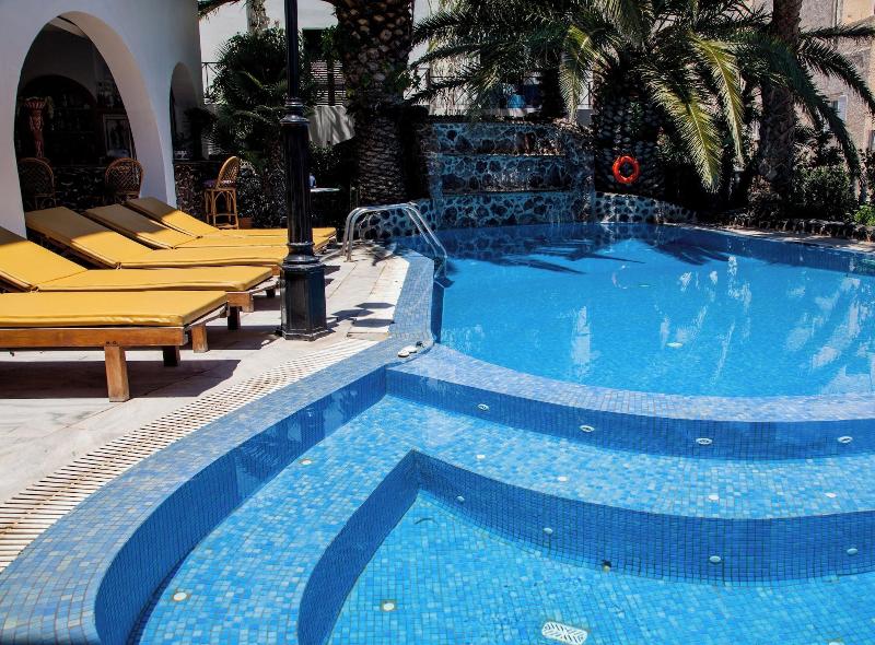 Blacksandy Beach Hotel image