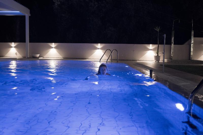 Oasis Hotel image