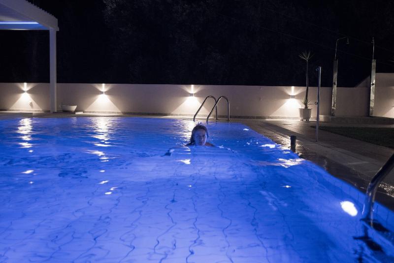 Oasis Hotel image