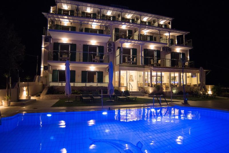 Oasis Hotel image