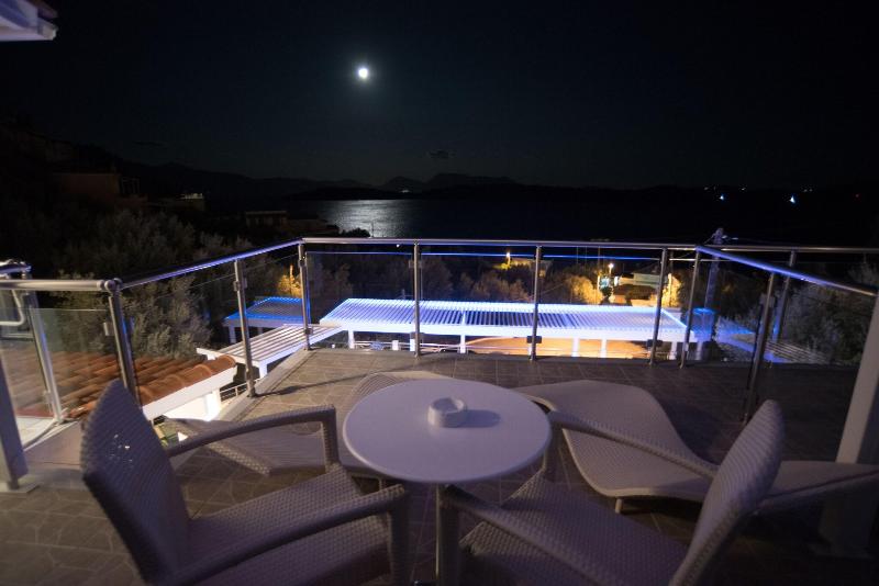 Oasis Hotel image
