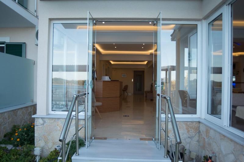 Oasis Hotel image
