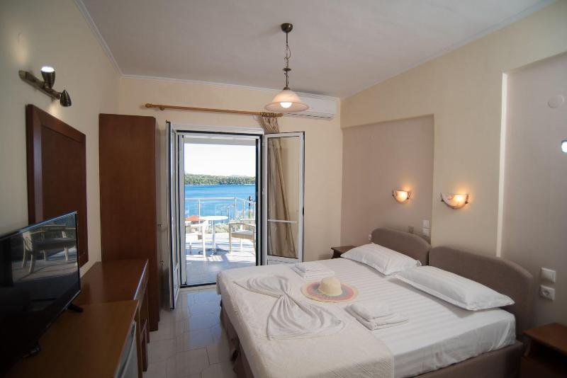Oasis Hotel image