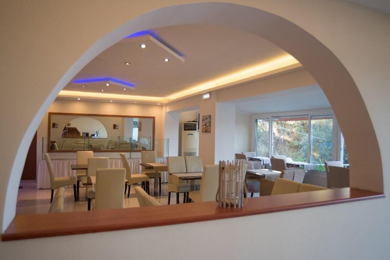 Oasis Hotel image
