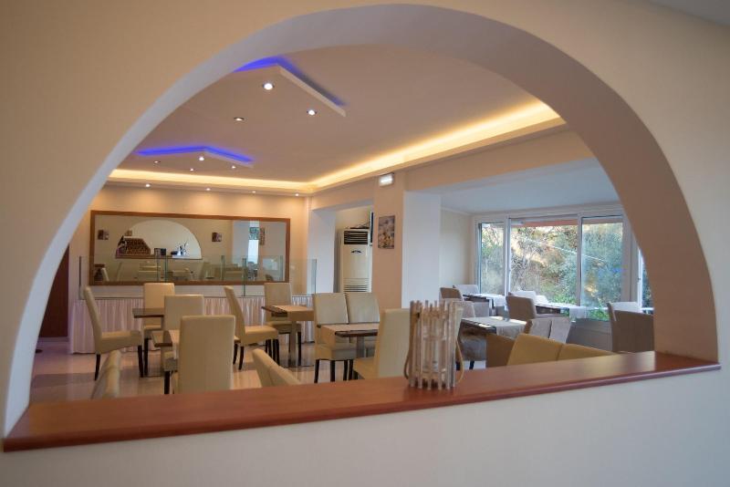 Oasis Hotel image