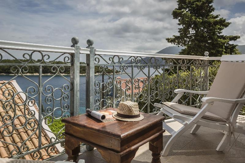 Faros Suites - Adults Only image