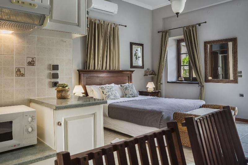 Faros Suites - Adults Only image