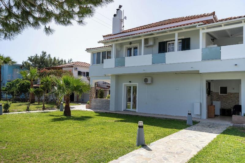 Acapulco Marinos Studios & Apartments image