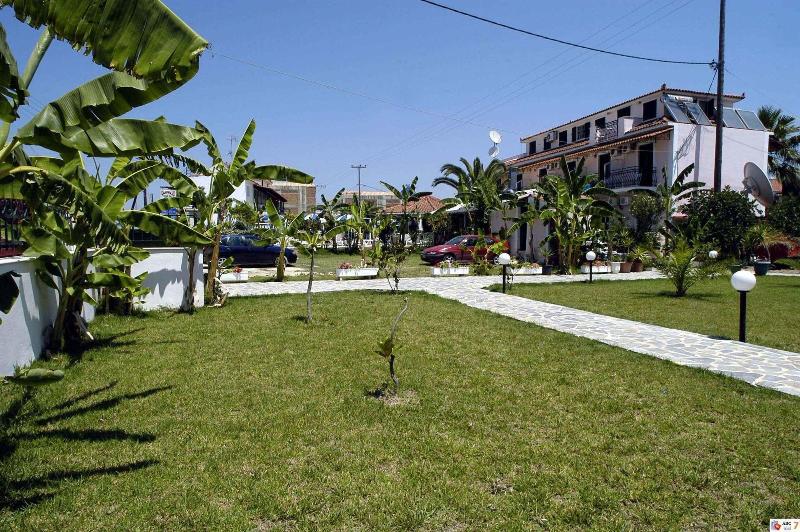 Acapulco Marinos Studios & Apartments image