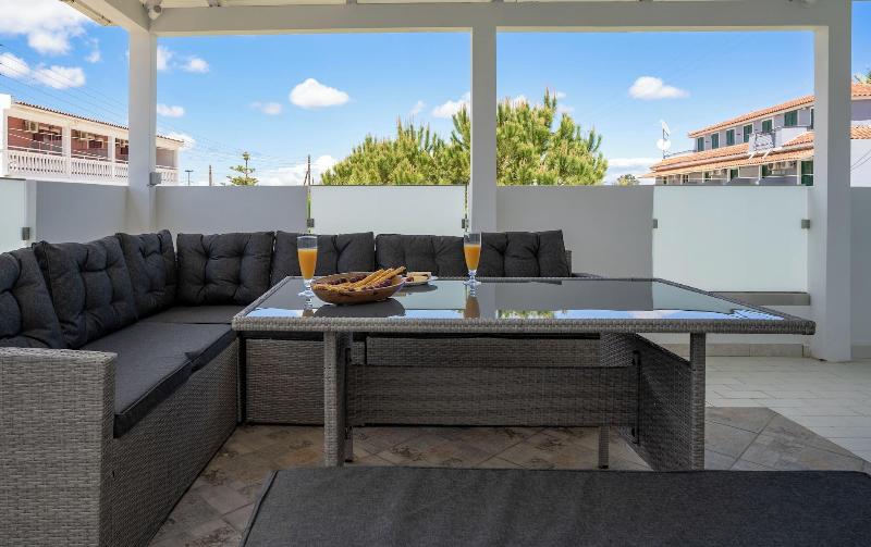 Acapulco Marinos Studios & Apartments image
