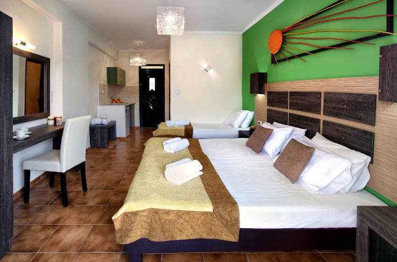 Acapulco Marinos Studios & Apartments image