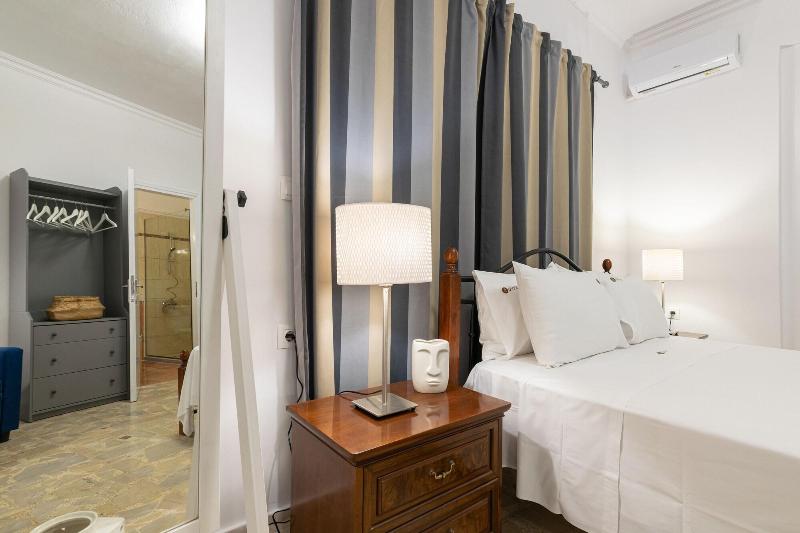 Denise Studios & Apartments image