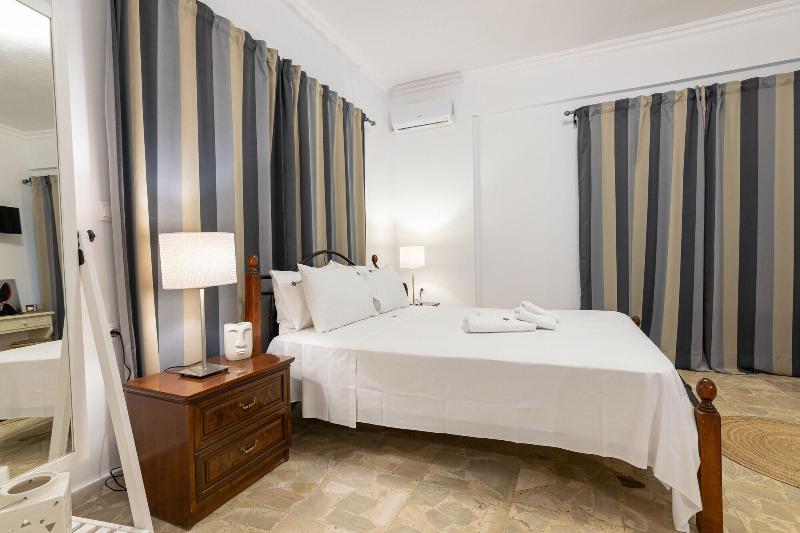 Denise Studios & Apartments image