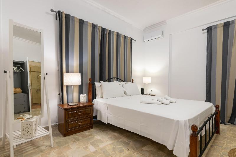 Denise Studios & Apartments image