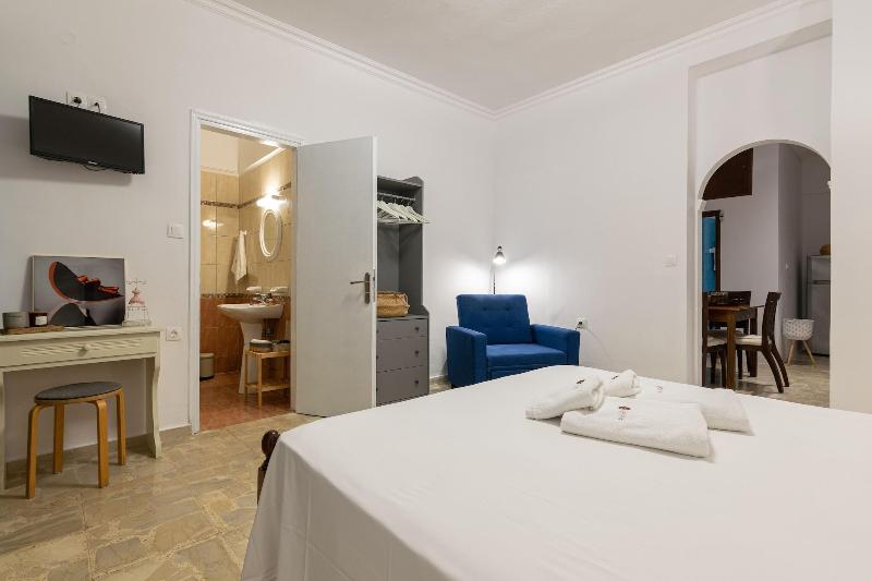 Denise Studios & Apartments image